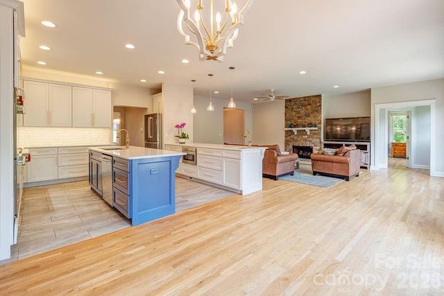 201 Skytop Farm Lane, Hendersonville, NC 28791