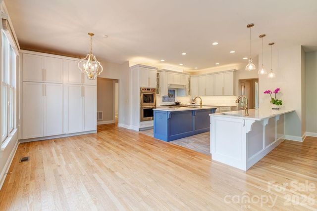 201 Skytop Farm Lane, Hendersonville, NC 28791