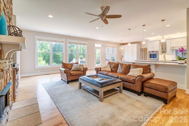 201 Skytop Farm Lane, Hendersonville, NC 28791