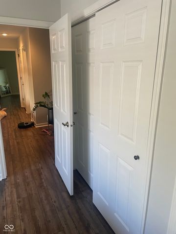 8001 W Valley Farm Lane W, Indianapolis, IN 46214