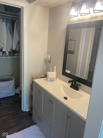 8001 W Valley Farm Lane W, Indianapolis, IN 46214