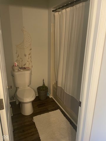 8001 W Valley Farm Lane W, Indianapolis, IN 46214