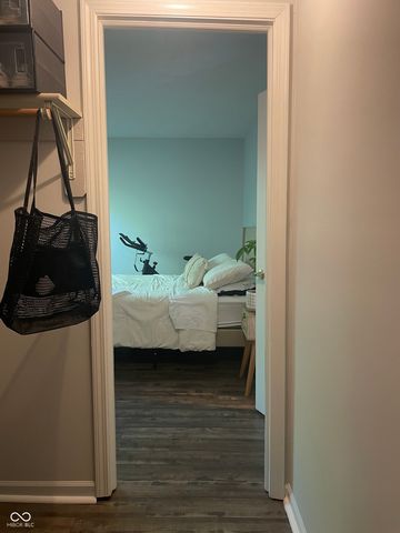 8001 W Valley Farm Lane W, Indianapolis, IN 46214