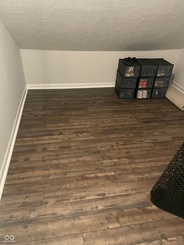 8001 W Valley Farm Lane W, Indianapolis, IN 46214