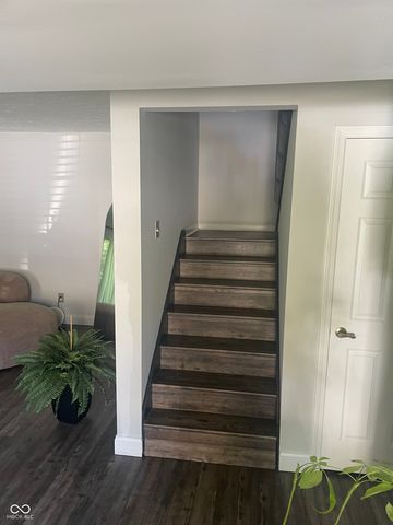 8001 W Valley Farm Lane W, Indianapolis, IN 46214