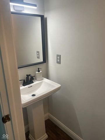 8001 W Valley Farm Lane W, Indianapolis, IN 46214