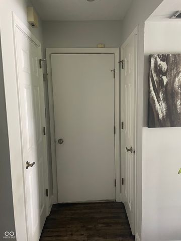 8001 W Valley Farm Lane W, Indianapolis, IN 46214