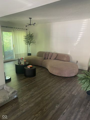 8001 W Valley Farm Lane W, Indianapolis, IN 46214