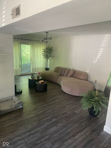 8001 W Valley Farm Lane W, Indianapolis, IN 46214