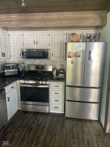 8001 W Valley Farm Lane W, Indianapolis, IN 46214