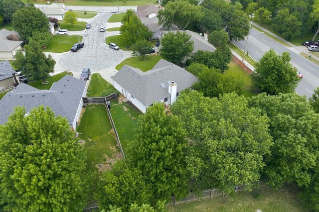 10413 W University Ct, Wichita, KS 67209