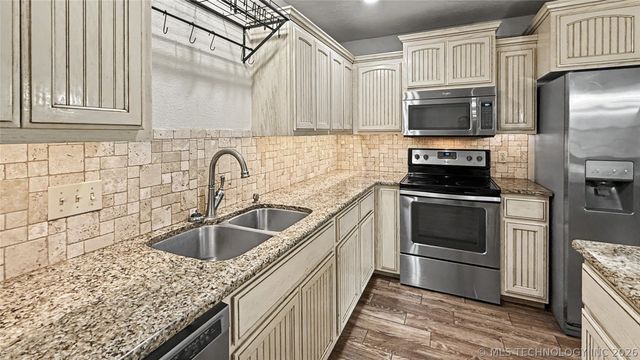 1025 Jackson Avenue, Tahlequah, OK 74464