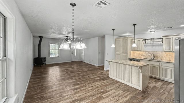 1025 Jackson Avenue, Tahlequah, OK 74464