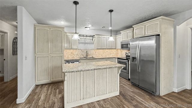 1025 Jackson Avenue, Tahlequah, OK 74464