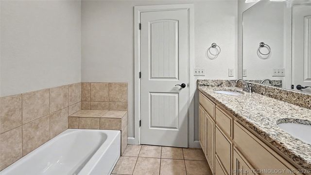 1025 Jackson Avenue, Tahlequah, OK 74464