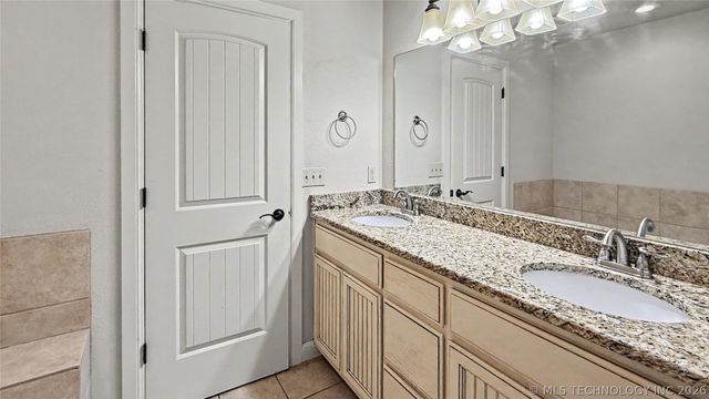 1025 Jackson Avenue, Tahlequah, OK 74464