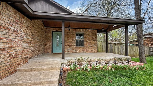 1025 Jackson Avenue, Tahlequah, OK 74464