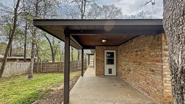 1025 Jackson Avenue, Tahlequah, OK 74464