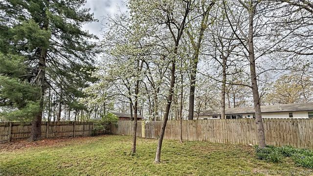 1025 Jackson Avenue, Tahlequah, OK 74464