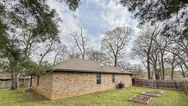 1025 Jackson Avenue, Tahlequah, OK 74464