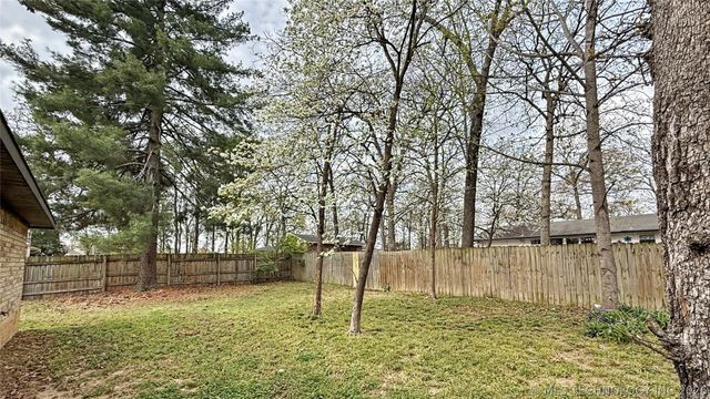 1025 Jackson Avenue, Tahlequah, OK 74464