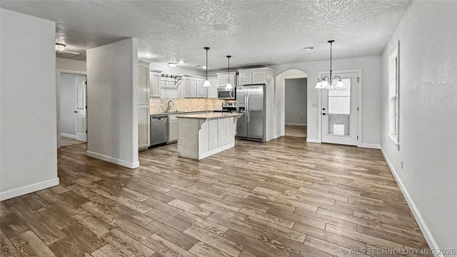 1025 Jackson Avenue, Tahlequah, OK 74464