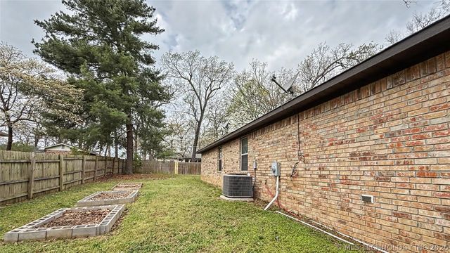 1025 Jackson Avenue, Tahlequah, OK 74464
