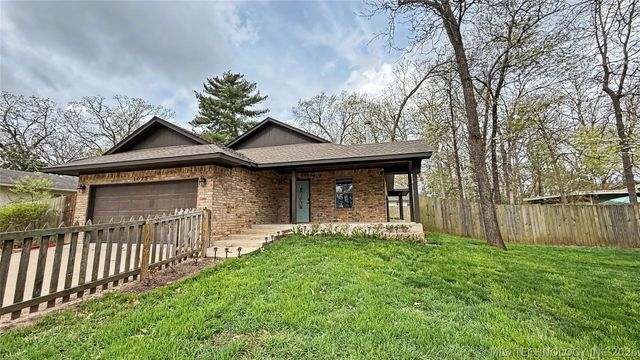 1025 Jackson Avenue, Tahlequah, OK 74464