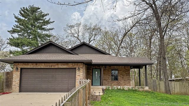 1025 Jackson Avenue, Tahlequah, OK 74464