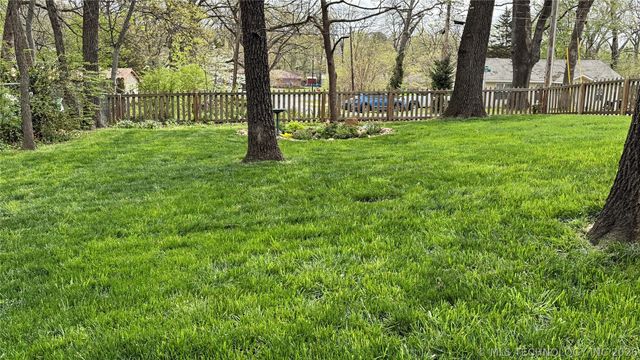 1025 Jackson Avenue, Tahlequah, OK 74464