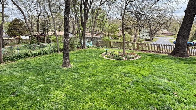 1025 Jackson Avenue, Tahlequah, OK 74464