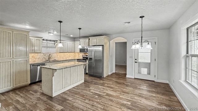 1025 Jackson Avenue, Tahlequah, OK 74464