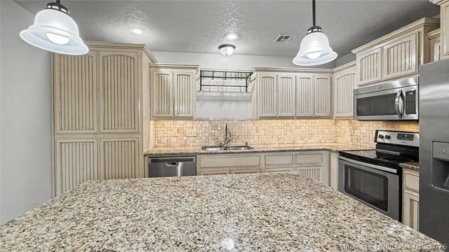 1025 Jackson Avenue, Tahlequah, OK 74464