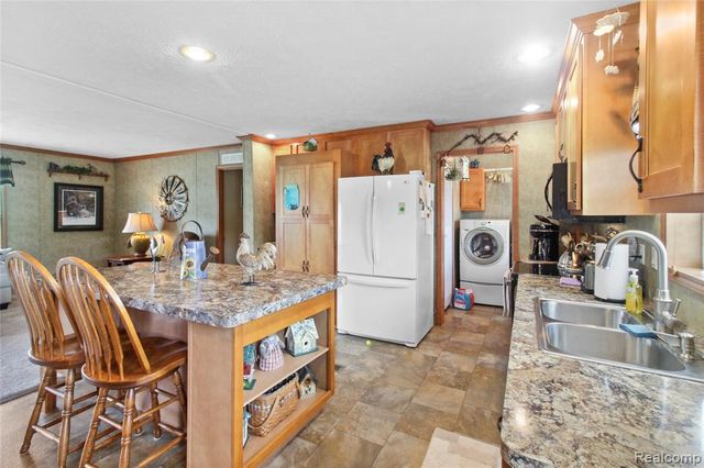 501 Kinloch, Temperance, MI 48182