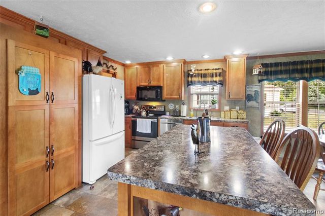 501 Kinloch, Temperance, MI 48182