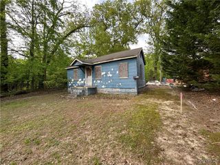 316 W Hundred Rd, Chester, VA 23836