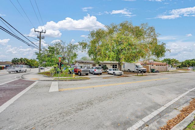 2100 NW 27th Street, Oakland Park, FL 33311