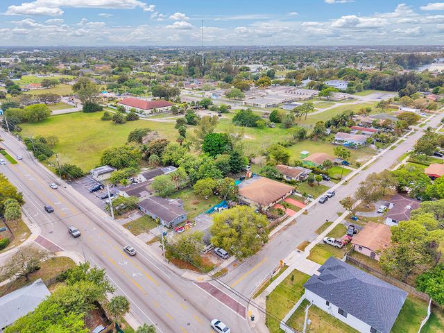 2100 NW 27th Street, Oakland Park, FL 33311