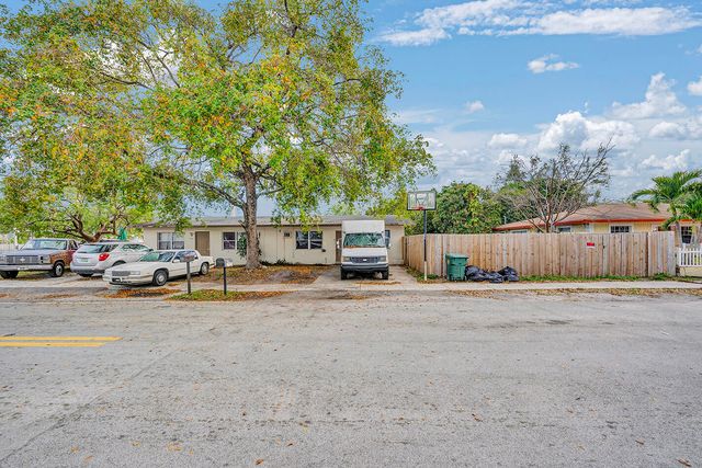 2100 NW 27th Street, Oakland Park, FL 33311