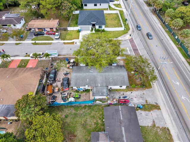 2100 NW 27th Street, Oakland Park, FL 33311