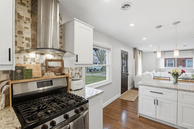 28042 Brentwood Street, Southfield, MI 48076