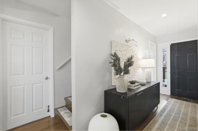 28042 Brentwood Street, Southfield, MI 48076