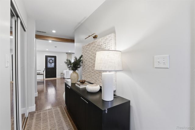 28042 Brentwood Street, Southfield, MI 48076