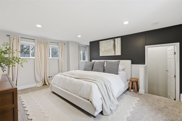 28042 Brentwood Street, Southfield, MI 48076