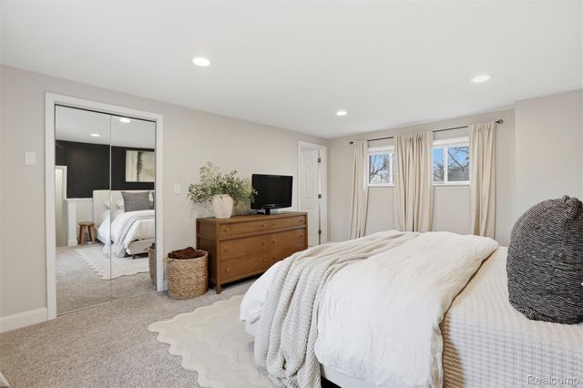 28042 Brentwood Street, Southfield, MI 48076