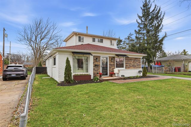 28042 Brentwood Street, Southfield, MI 48076