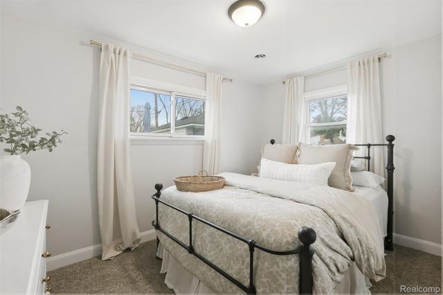 28042 Brentwood Street, Southfield, MI 48076