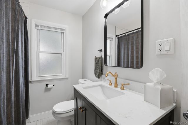 28042 Brentwood Street, Southfield, MI 48076