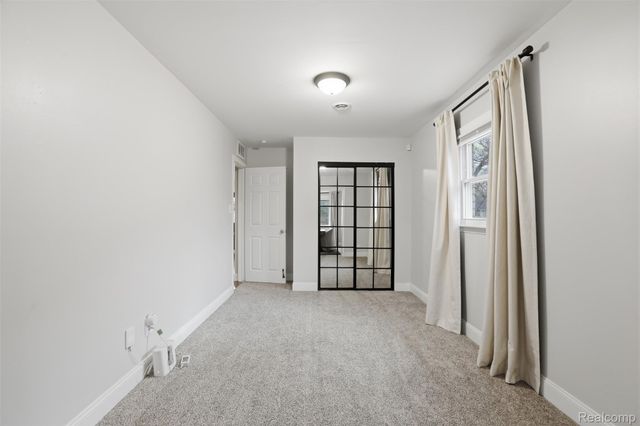 28042 Brentwood Street, Southfield, MI 48076