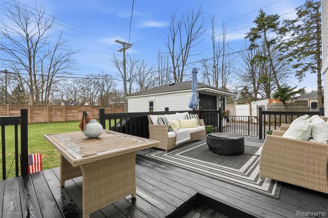 28042 Brentwood Street, Southfield, MI 48076